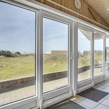 Eugenie - 450m From The Sea By Interhome *