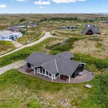 Eugenie - 450m From The Sea By Interhome